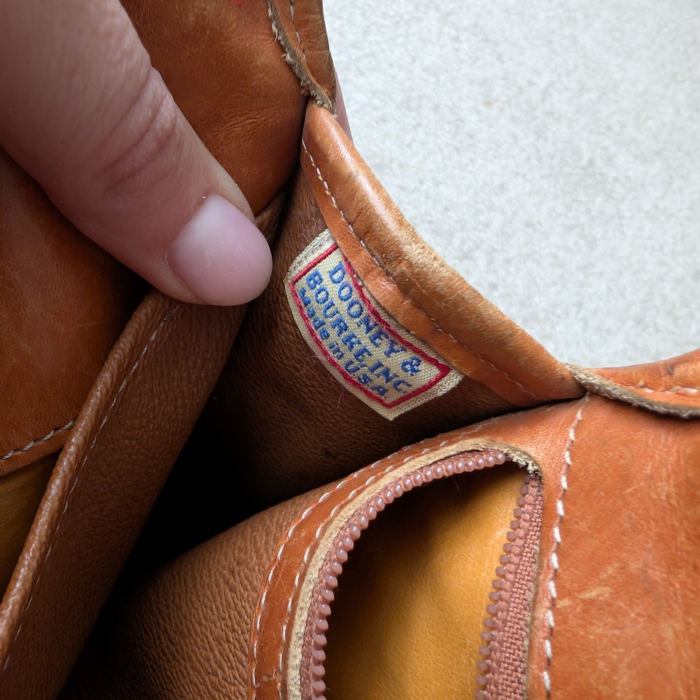 Vintage Dooney and Bourke Purse - Picture 14 of 14